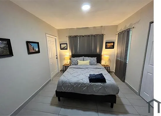 5501 NW 6th Ave — Photo 2