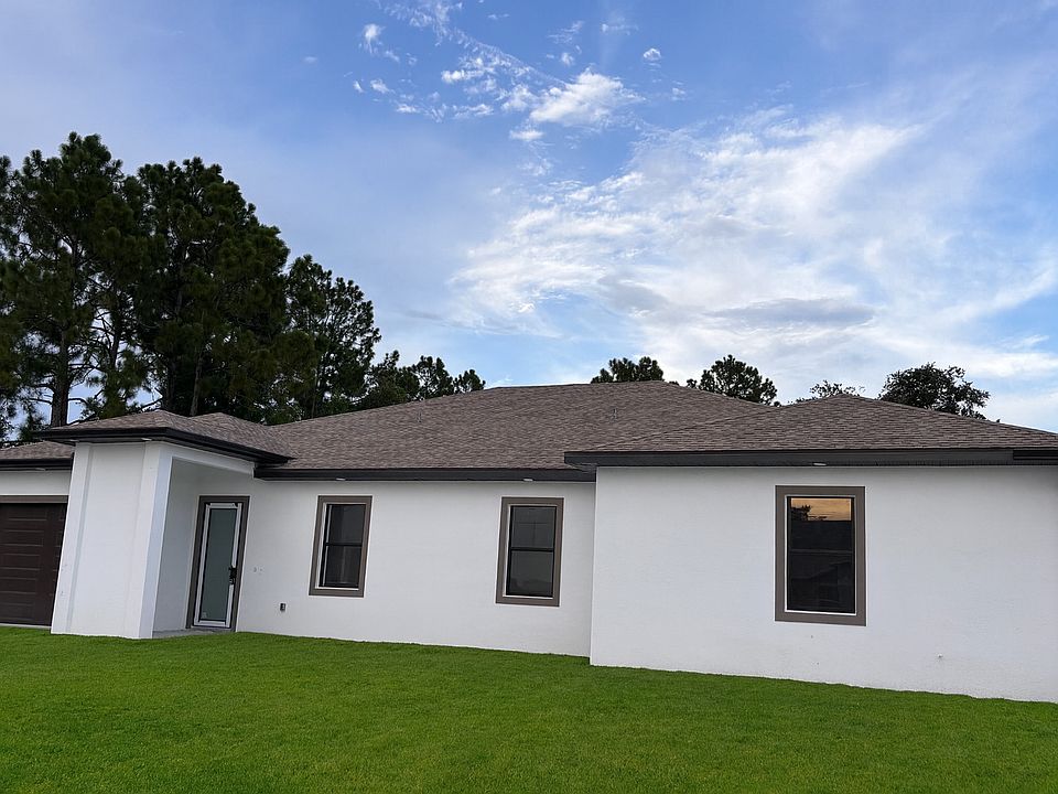 Duplex has entracne from 2 roads for execllent privacy