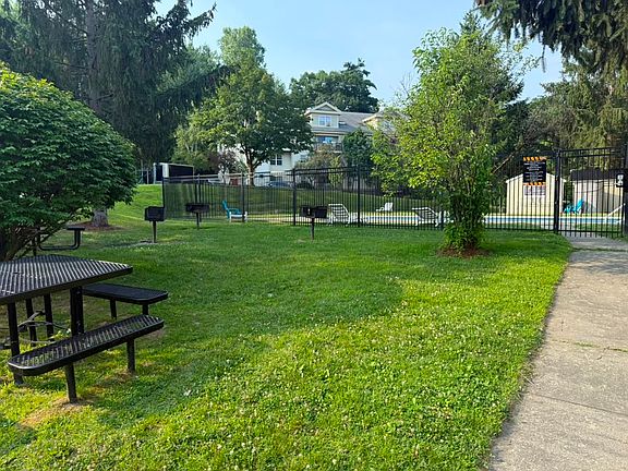 2nd image of 117 Hildred Dr #117