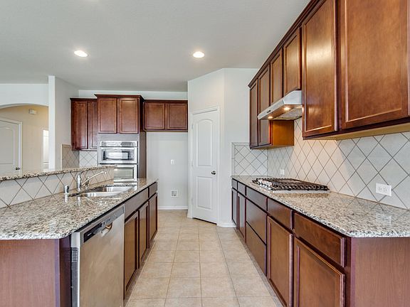 5th image of 2813 Castle Creek Dr