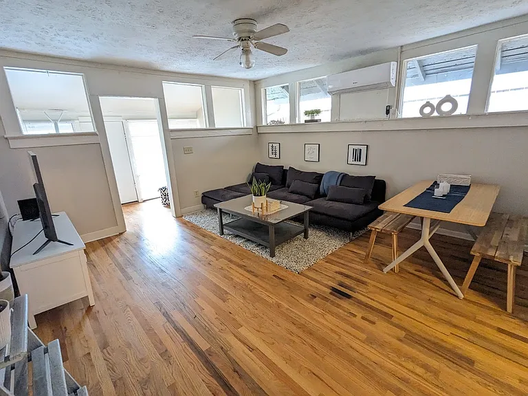205 Hampshire Ave — Photo 3