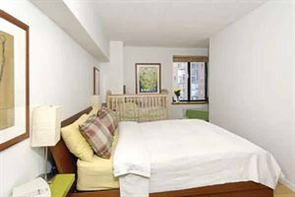 Rented by Douglas Elliman | media 15