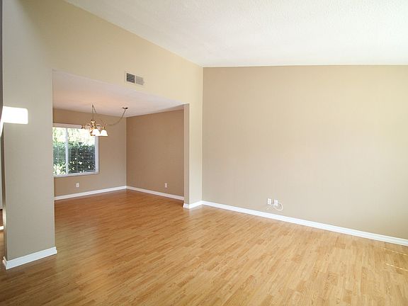 3rd image of 5157 Hillridge Dr