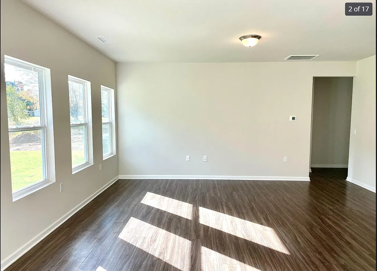 5 bed, 2674 sqft, $2,545 — Photo 2