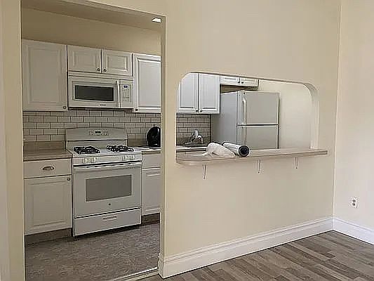 2nd image of 10-93 Jackson Ave #4LF