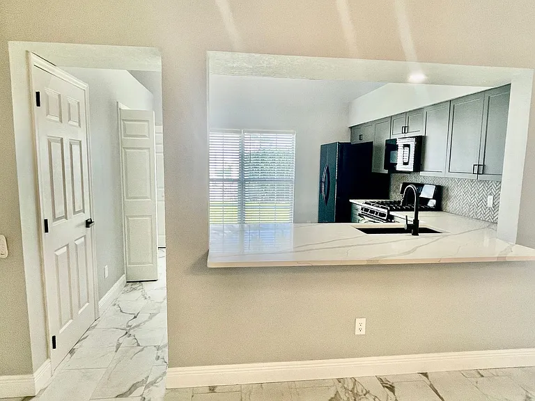 3302 Santa Monica Dr — Photo 9