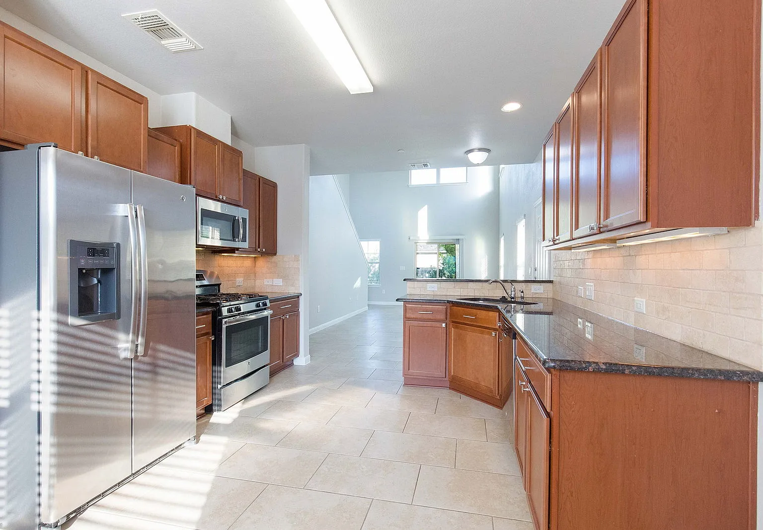 4 bed, 3.5 bath, 2170 sqft, $1,950 — Photo 4