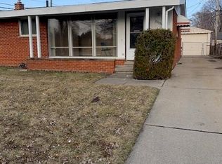 32924 Holden Dr, Warren, MI 48092