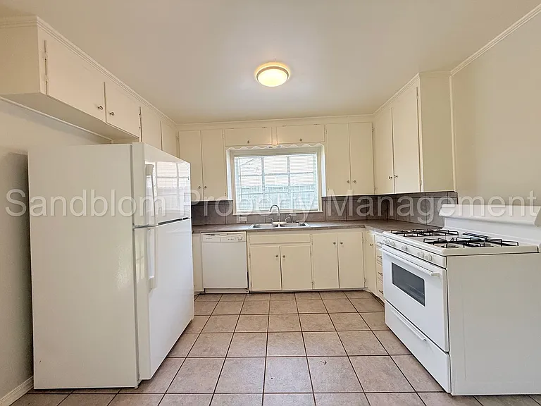 4624 E 24th Pl — Photo 6