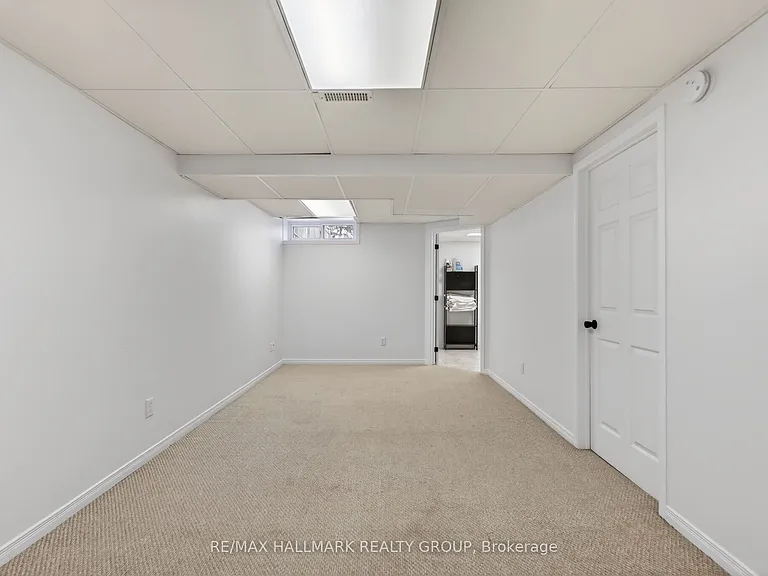 130 College Cir — Photo 34