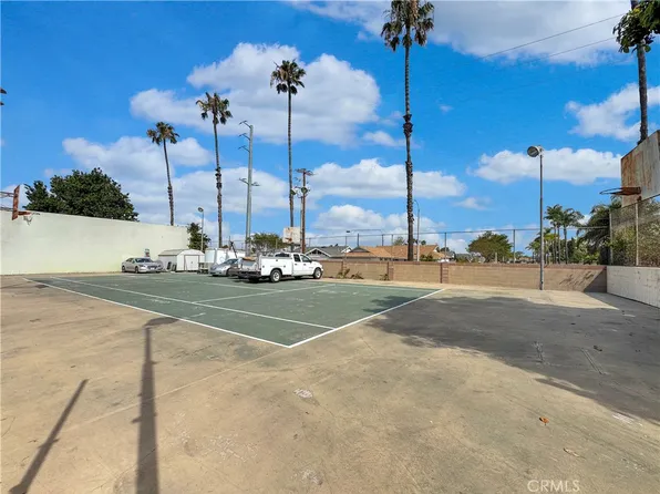 7736 Sugar Dr, Huntington Beach, CA 92647