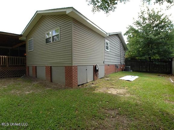4th image of 1211 Carter Dr