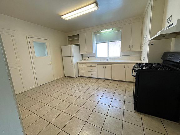 5th image of 2006 S Douglas St #A