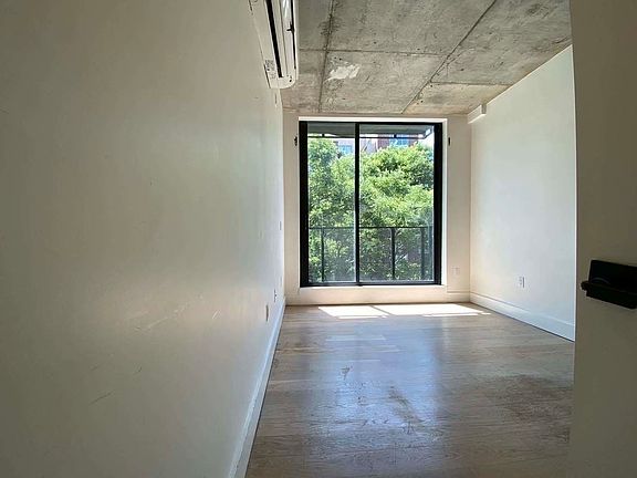 3rd image of 150 Manhattan Ave #3A