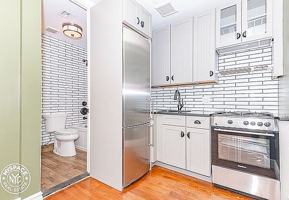 3rd image of 236 Meserole St #9L