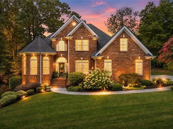 1503 Cleveland Ct, Loganville, GA 30052