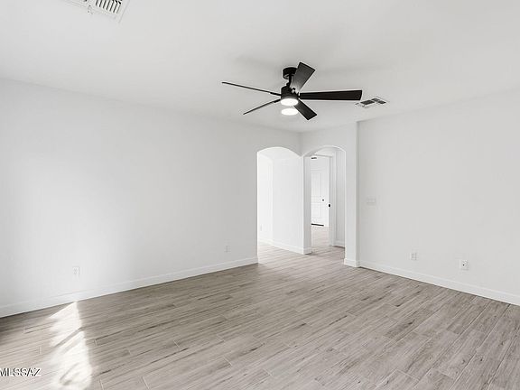 4th image of 690 W Desert Blossom Dr