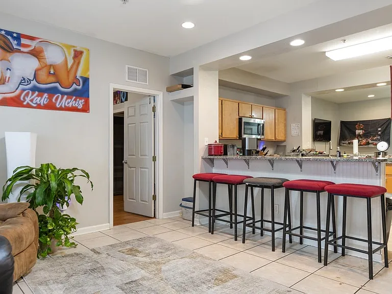 533 Conradi St #1 — Photo 2