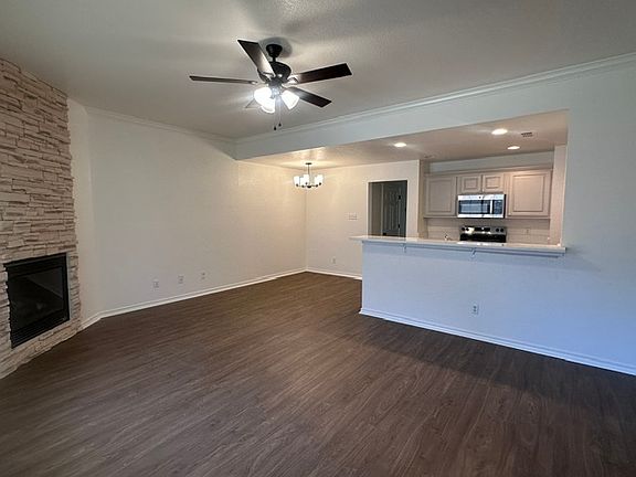 4th image of 301 W Anderson St #300