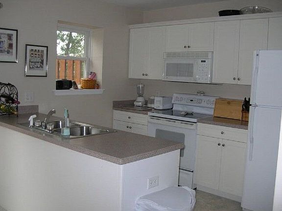 3rd image of 2415 Avalon Woods Dr