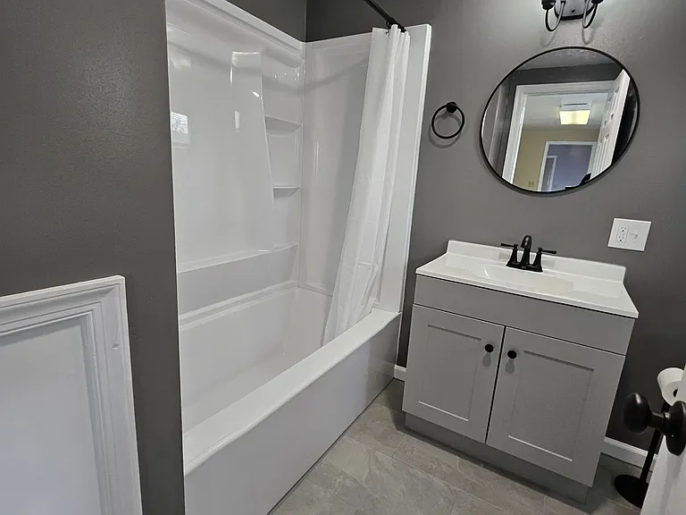 208 E Main St — Photo 10