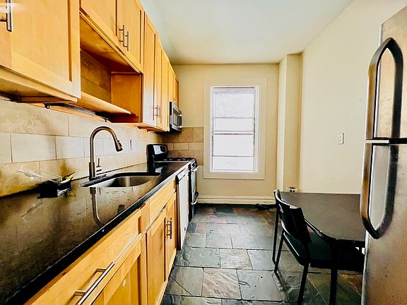 2nd image of 118 Corbin Ave APT 302