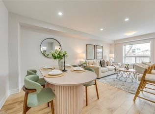 2350 Grand Ravine Dr #17, Oakville, ON L6H6E2