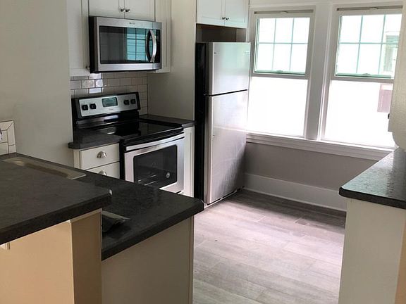 5th image of 96 Virgil Avenue Lower Lower Unit 1