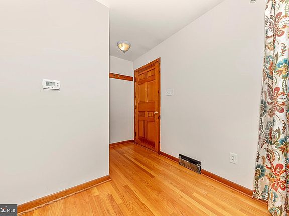 3rd image of 900 Kenwood Dr