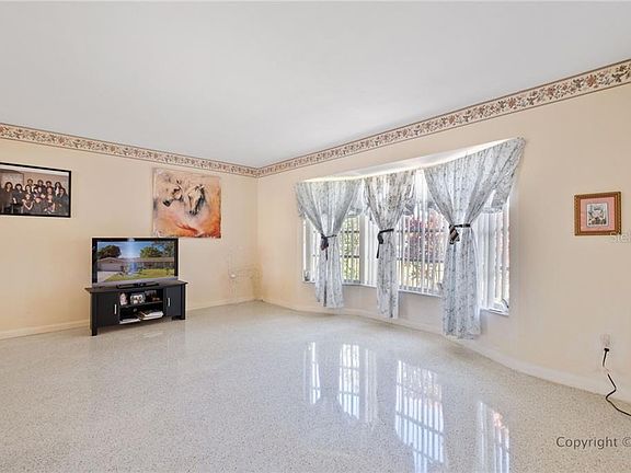 4th image of 800 Casler Ave