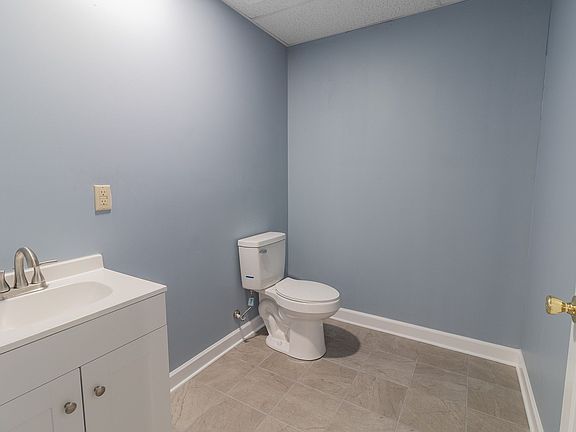 5th image of 39 S Jackson Ave Suite B-1