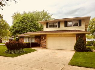 1802 E Maya Ln, Mount Prospect, IL 60056