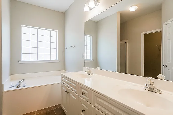 325 Bedford Cir — Photo 8