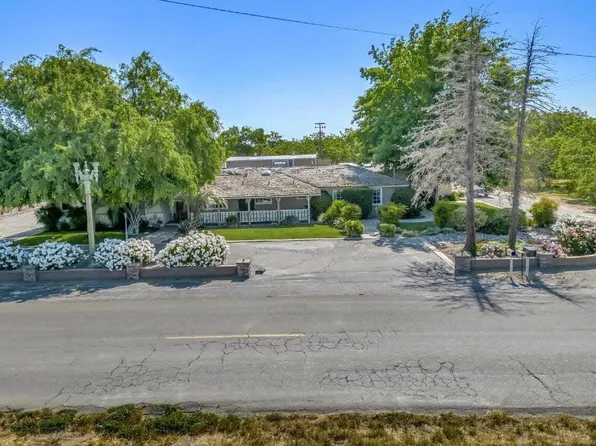 21744 S Cedar Ave, Laton, CA 93242