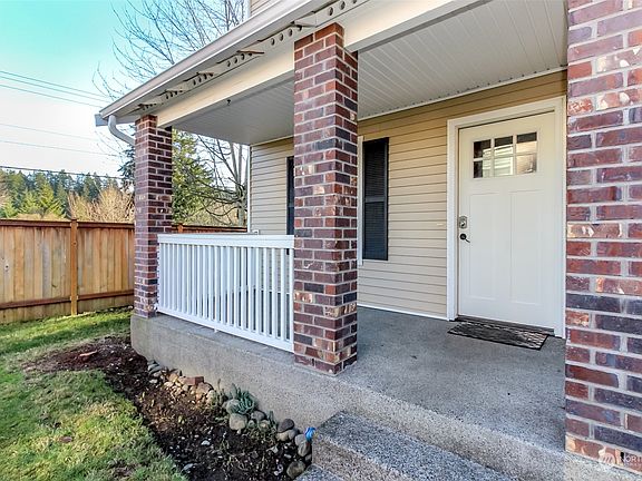 Covered porch for all your favorite DIY decorating!>