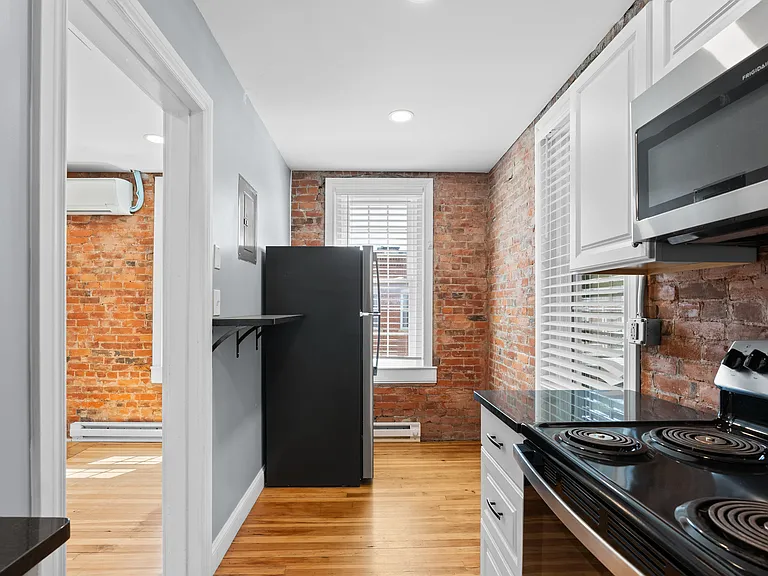 296 Main St #7 — Photo 8