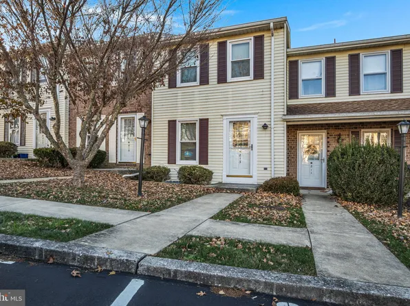 813 Allenview Dr, Mechanicsburg, PA 17055