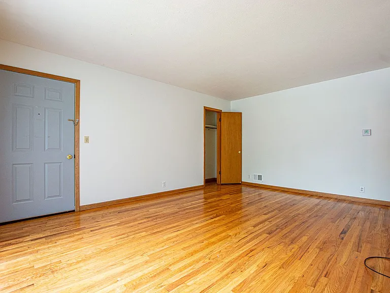 3605 S 82nd St — Photo 8