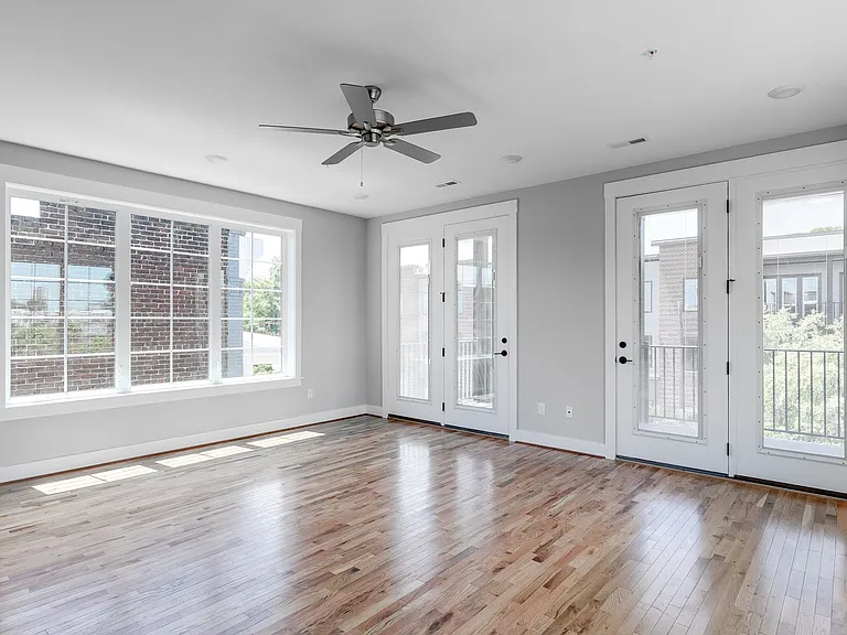 1422 Bainbridge St — Photo 3