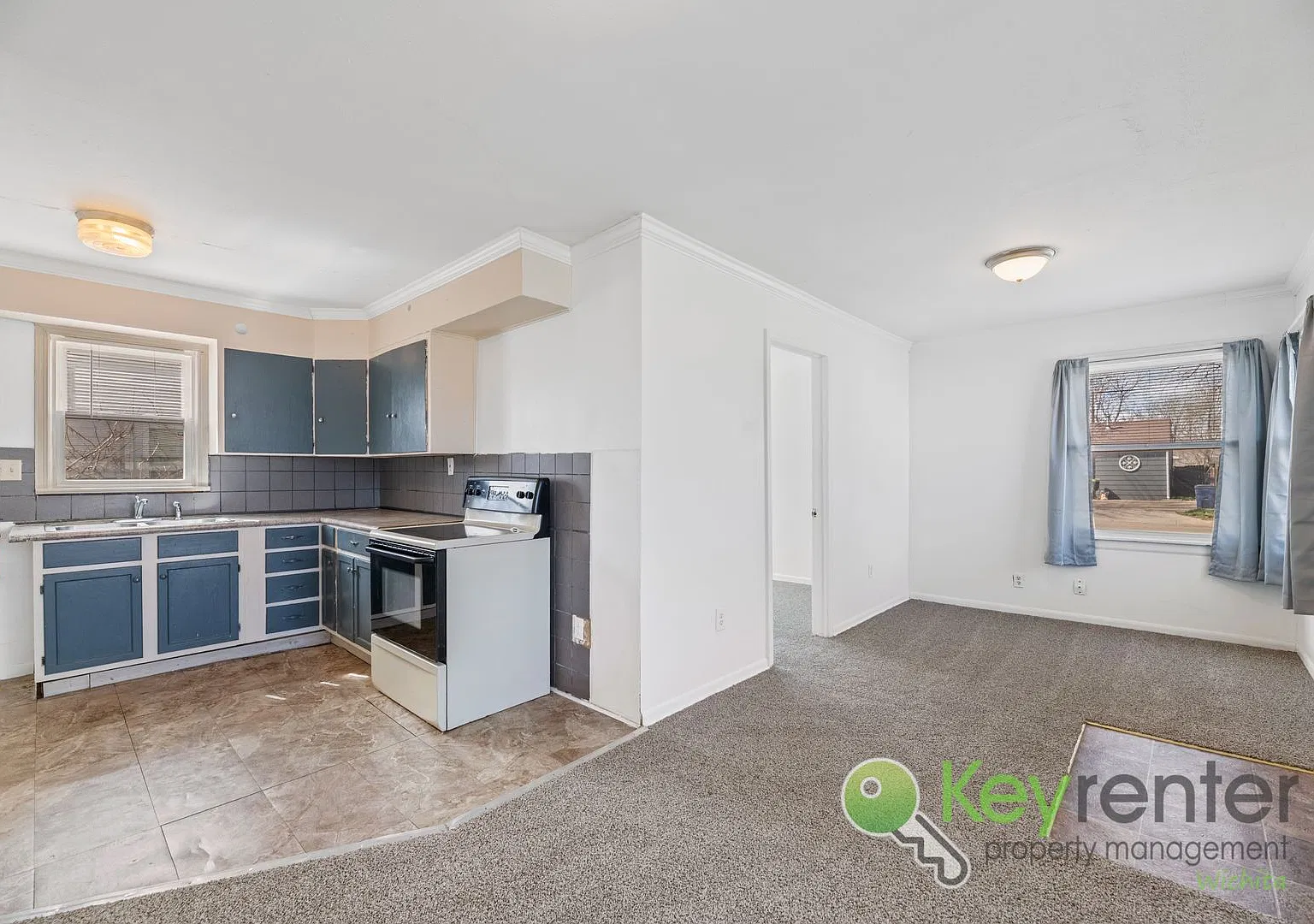 Renovated 2 bedroom | 1 Bath Duplex — Photo 4