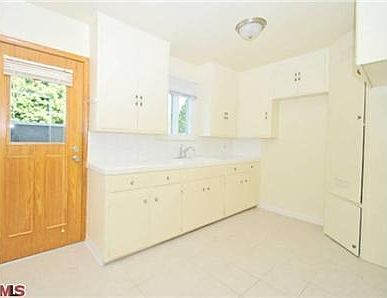 4th image of 2220 W 102nd St
