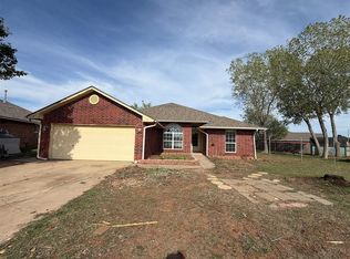 900 Banff Ct, Yukon, OK 73099
