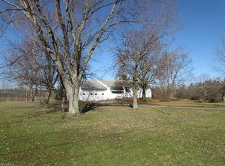 10016 Bainbridge Rd, Chagrin Falls, OH 44023