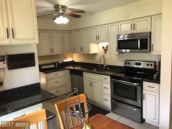 3rd image of 9714 Shadow Oak Dr