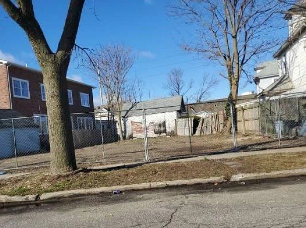 2nd image of 12 Bay Ave