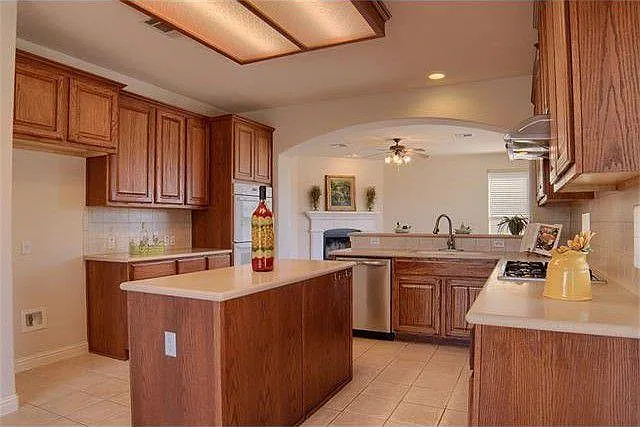 1601 Sienna Dr — Photo 3