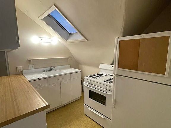 3rd image of 1618 S 32nd Ave #4