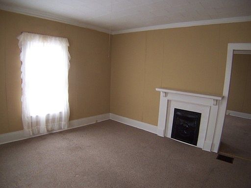 2nd image of 1126-A Campbell St