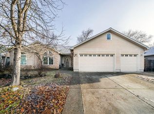 892 Mendolia Way, Central Pt, OR 97502