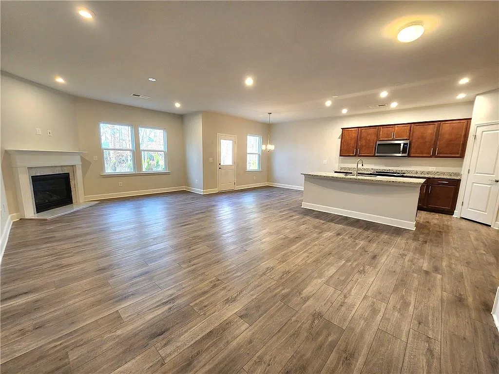 4 bed, 3.5 bath, 2751 sqft, $2,500 — Photo 3